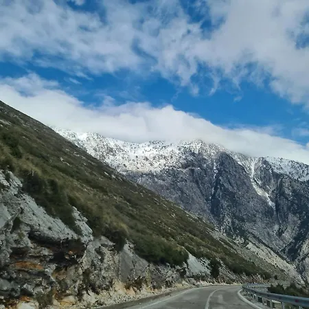 Tatjana בית כפרי